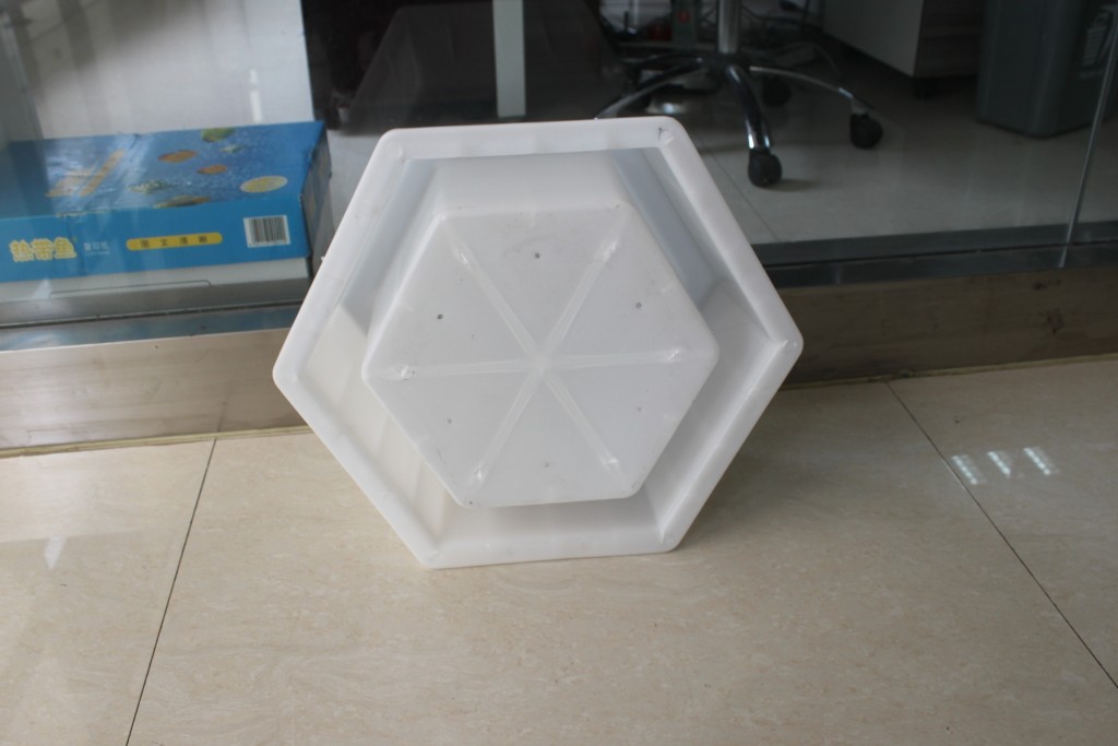 什么樣的六角塊護坡模具質(zhì)量才好？