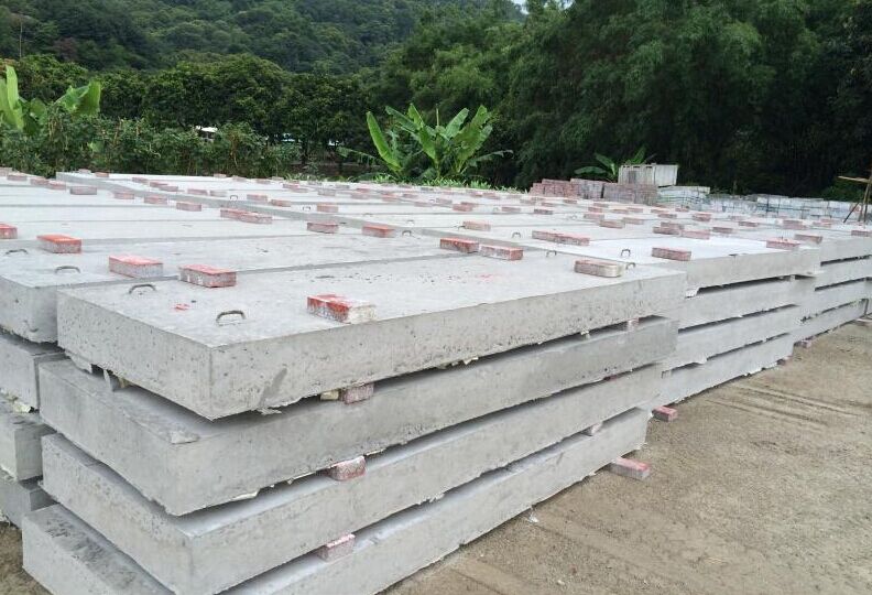 鋼筋混凝土蓋板模具澆筑水泥蓋板時應(yīng)使用哪種級別的鋼筋？